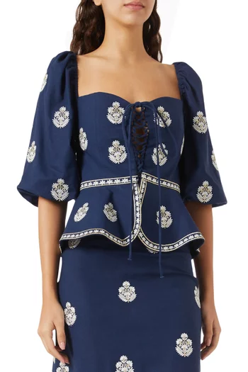 بلوزة ميترا بصدرية بنمط مشد وتطريزات