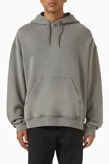 كنزة بغطاء رأس وشعار الماركة المقلوب ولون باهت قطن