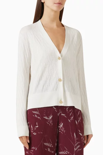 كارديغان بشعار الماركة وأزرار