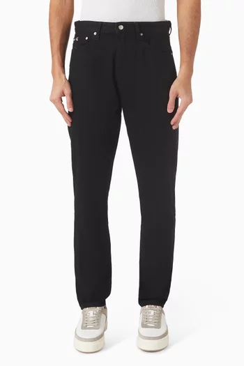 بنطال جينز بقصة عادية تضيق باتجاه الحافة