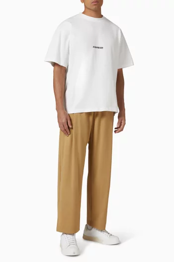 تي شيرت بشعار الماركة قطن