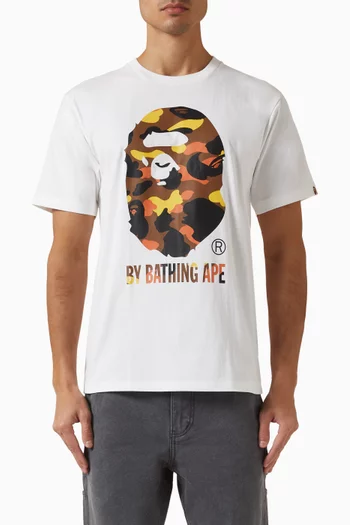 تي شيرت فرست بطبعة by Bathing Ape ‏ بنقشة مموهة قطن