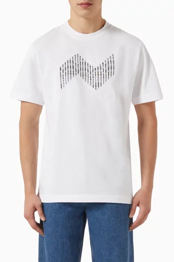 تي شيرت بشعار الماركة بنقشة خطوط متعرجة قطن