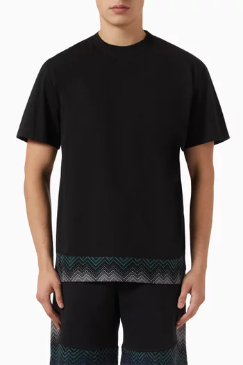 تي شيرت بنقشة خطوط متعرجة قطن