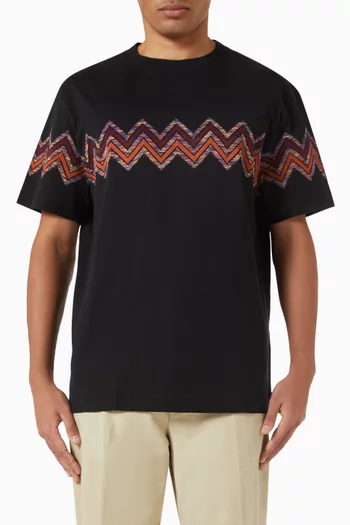 تي شيرت بنقشة خطوط شيفرون عريضة قطن جيرسيه