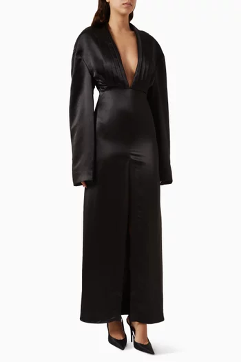 فستان بنمط توكسيدو وفتحة رقبة عميقة