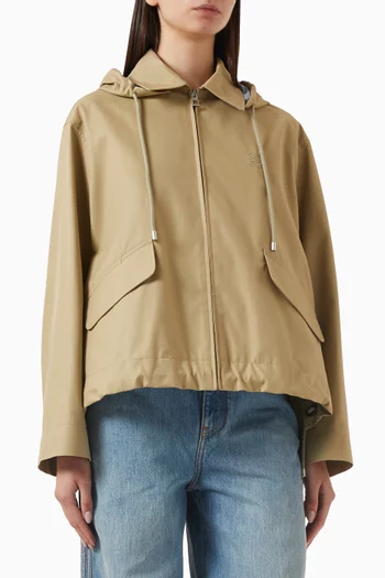 جاكيت باركا بسحّاب وغطاء للرأس