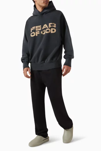 كنزة بغطاء رأس وشعار الماركة قطن