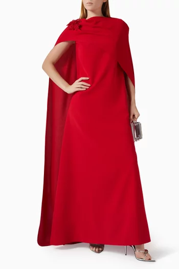 فستان طويل بجزء مزين بتطريزات