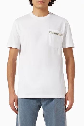 تي شيرت بشعار الماركة قطن