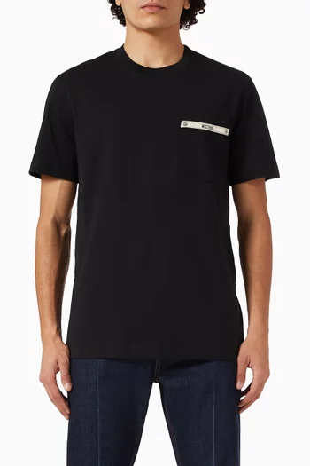 تي شيرت بشعار الماركة قطن