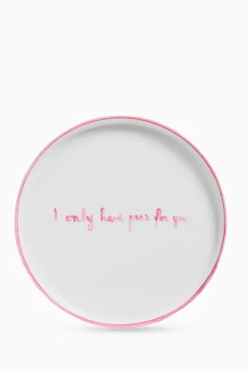 طبق حلويات مزين بعبارة I Only Have Pies For You