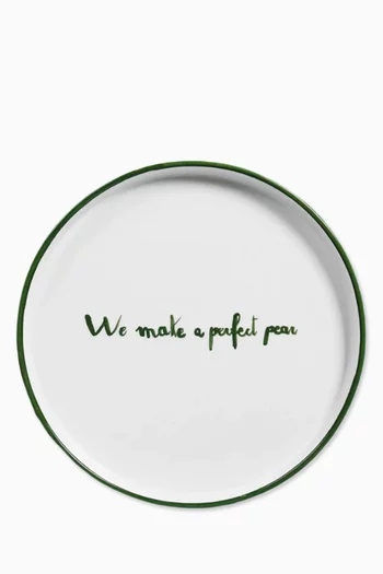 طبق حلويات مزين بعبارة We Make A Perfect Pear