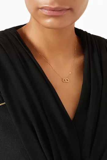 قلادة بدلاية انفينيتي صغيرة مرصعة بالماس ذهب عيار 18