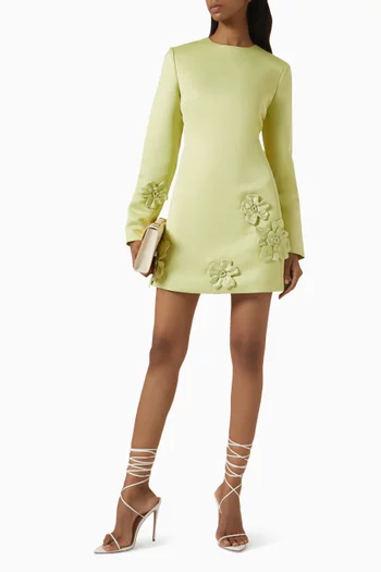 فستان اليزا قصير مزين ببتلات زهور