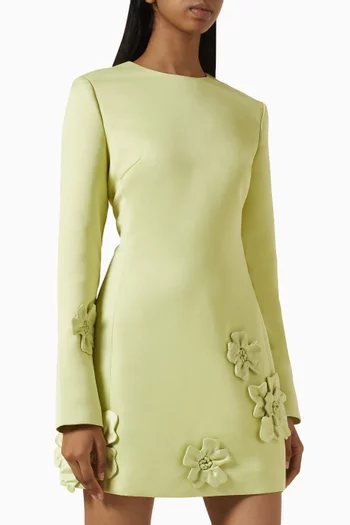 فستان اليزا قصير مزين ببتلات زهور