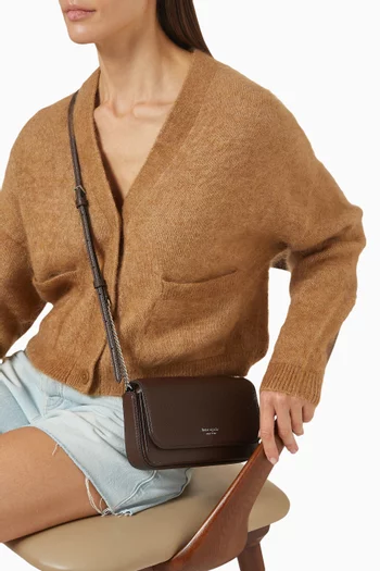 محفظة آفا بغطاء قلاب وسلسلة جلد حُبيبي