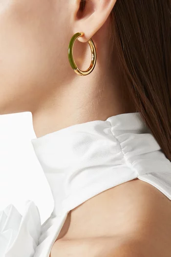 أقراط دائرية بتصميم متداخل راتنج ونحاس بلون ذهبي