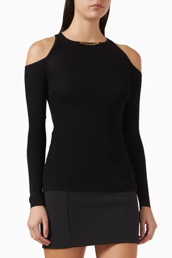 بلوزة بأكتاف مكشوفة