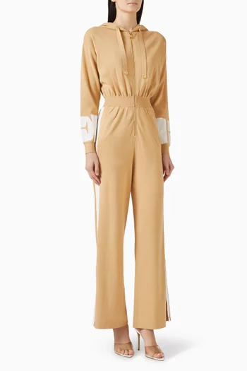 جمبسوت بتصميم كنزة بغطاء رأس وشعار الماركة نسيج فيسكوز