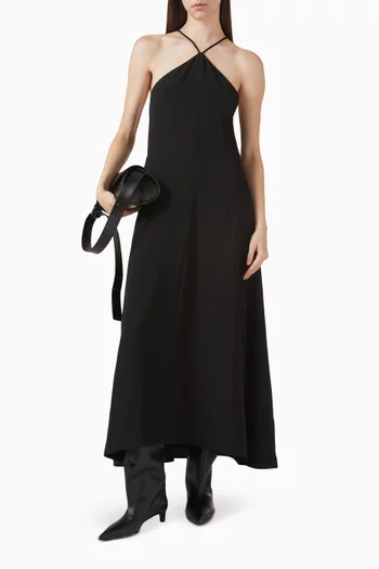 فستان طويل بحمالة حول الرقبة