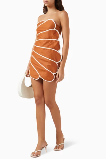 فستان بلوم قصير بحواف صدفية الشكل