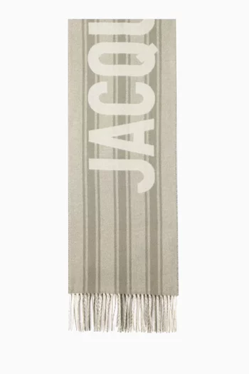 وشاح مزين بشعار الماركة صوف بكر