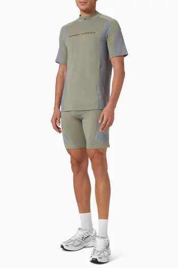 شورت بيز لاير معالج بتقنية Dri-FIT