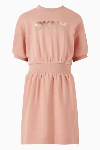 فستان بشعار الماركة مرصع بأحجار الراين