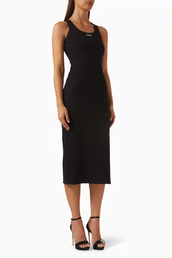 فستان بقصة ضيقة وشعار الماركة نسيج مضلع