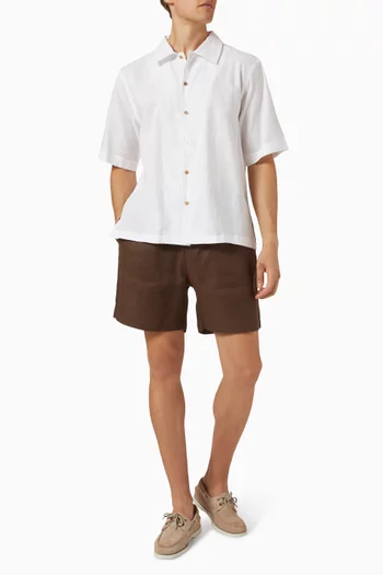 قميص بياقة كوبية وأزرار