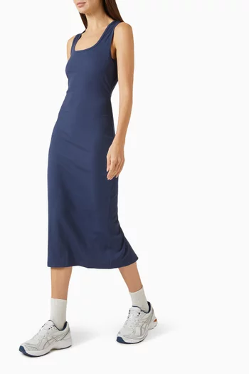 فستان بوز متوسط الطول بفتحة رقبة عميقة نسيج مضلع