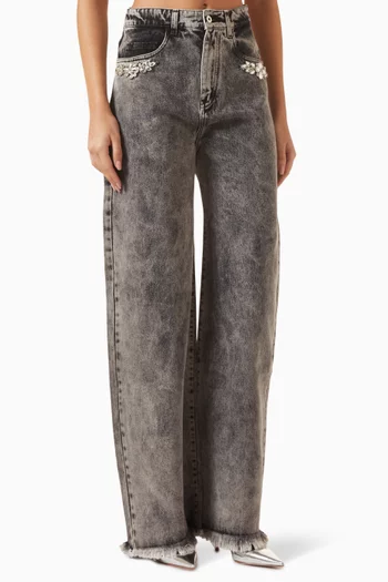 بنطال جينز بقصة بويفريند ومطرز دينم