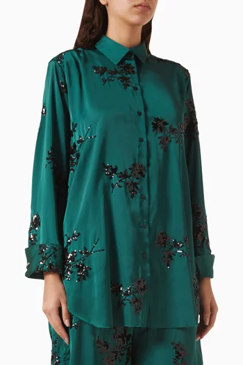 قميص مطرز بأساور بحلقة معدنية ستان