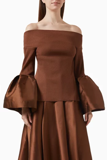 بلوزة بأكتاف مكشوفة وأكمام منفوخة جيرسيه