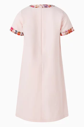 فستان مطرز بشعار الماركة