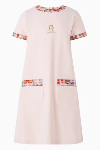 فستان مطرز بشعار الماركة