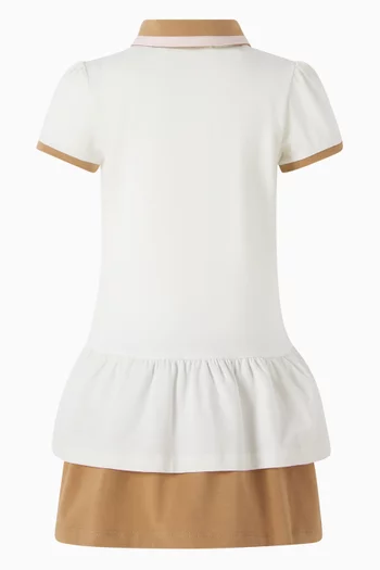 فستان بياقة بولو وشعار الماركة