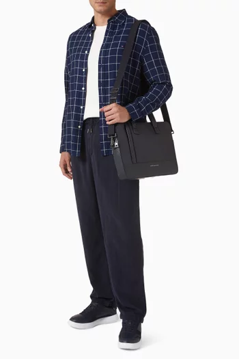 حقيبة كمبيوتر محمول بحلية معدن بشعار الماركة