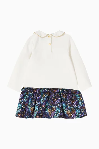 فستان بشعار الماركة