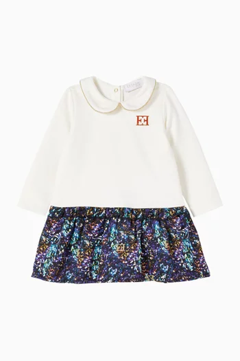 فستان بشعار الماركة