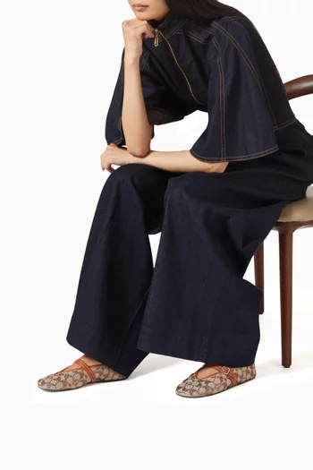 حذاء باليرينا سكالبتيد بكعب مسطح قنب بنقشة شعار الماركة