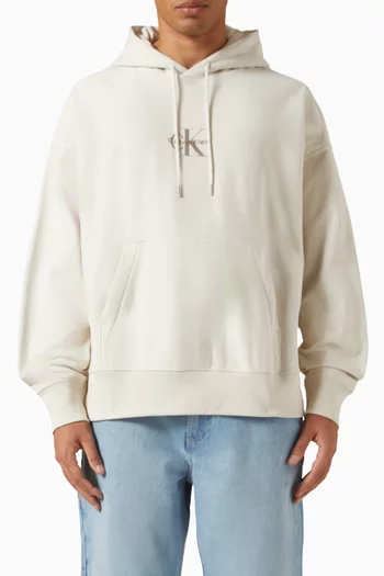 كنزة بغطاء رأس فاخرة بشعار الماركة صوف