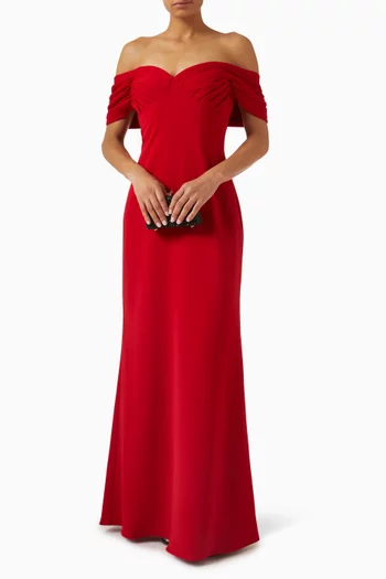 فستان سهرة بطيات وأكتاف مكشوفة