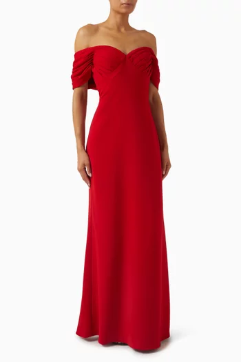 فستان سهرة بطيات وأكتاف مكشوفة