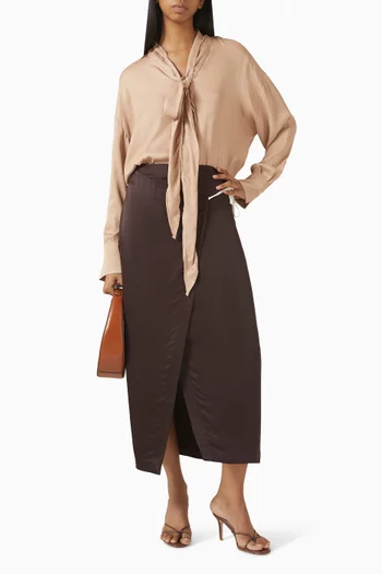 قميص برباط عند الرقبة