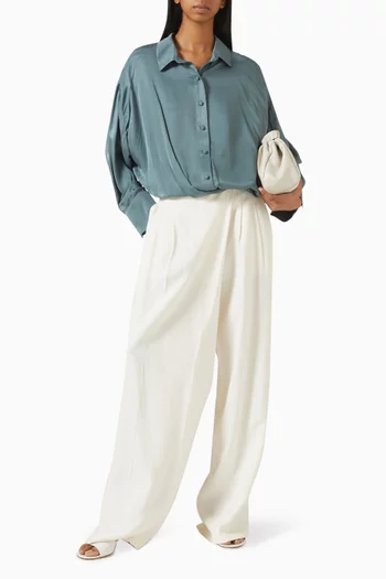 بلوزة بدرابيه وأكمام طويلة