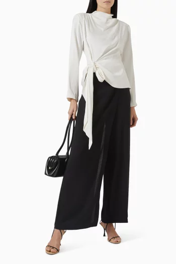 بلوزة برباط ودرابيه