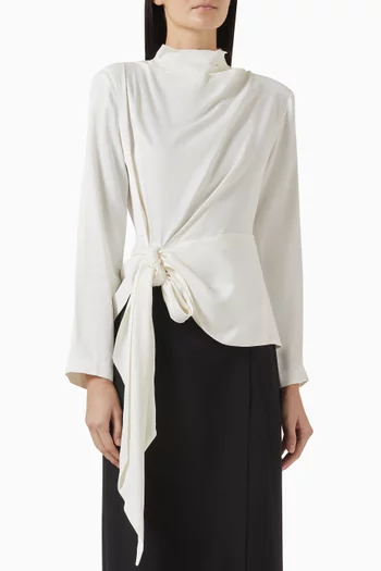 بلوزة برباط ودرابيه