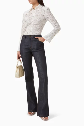 بنطال جينز بقصة مضغوطة وضيقة من أعلى وواسعة من أسفل دينم